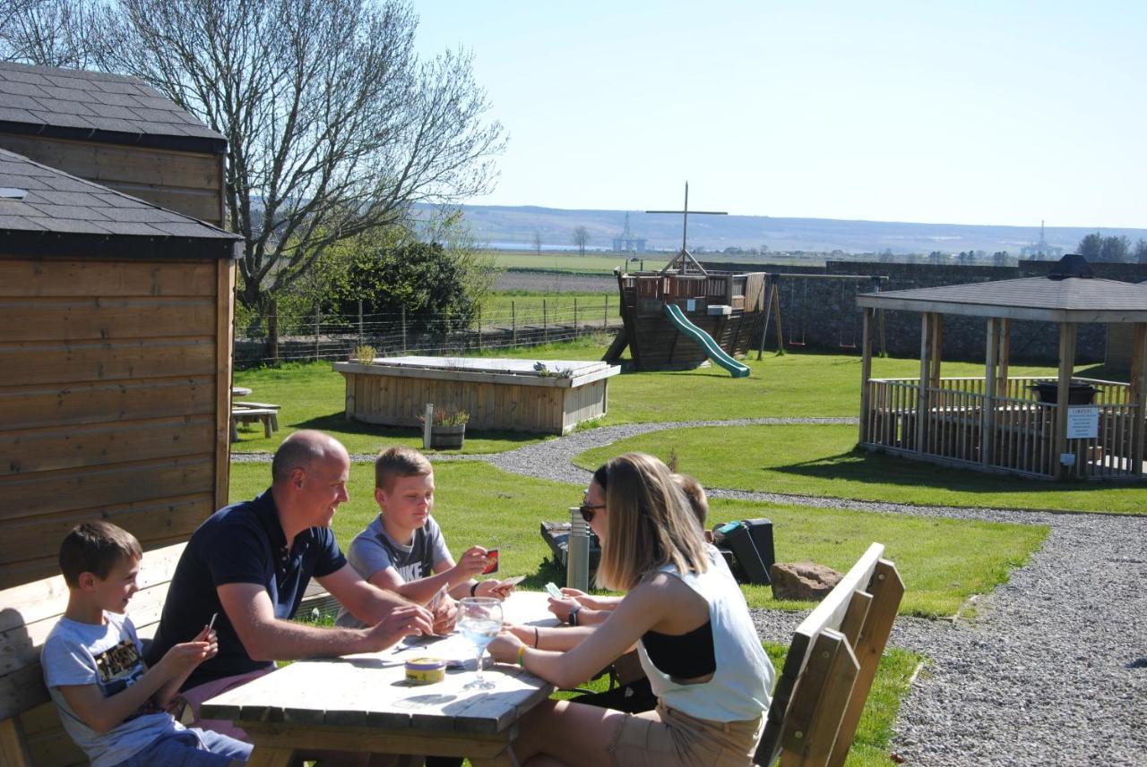 Hotel Delny Glamping And Farm Animals Invergordon Exteriér fotografie
