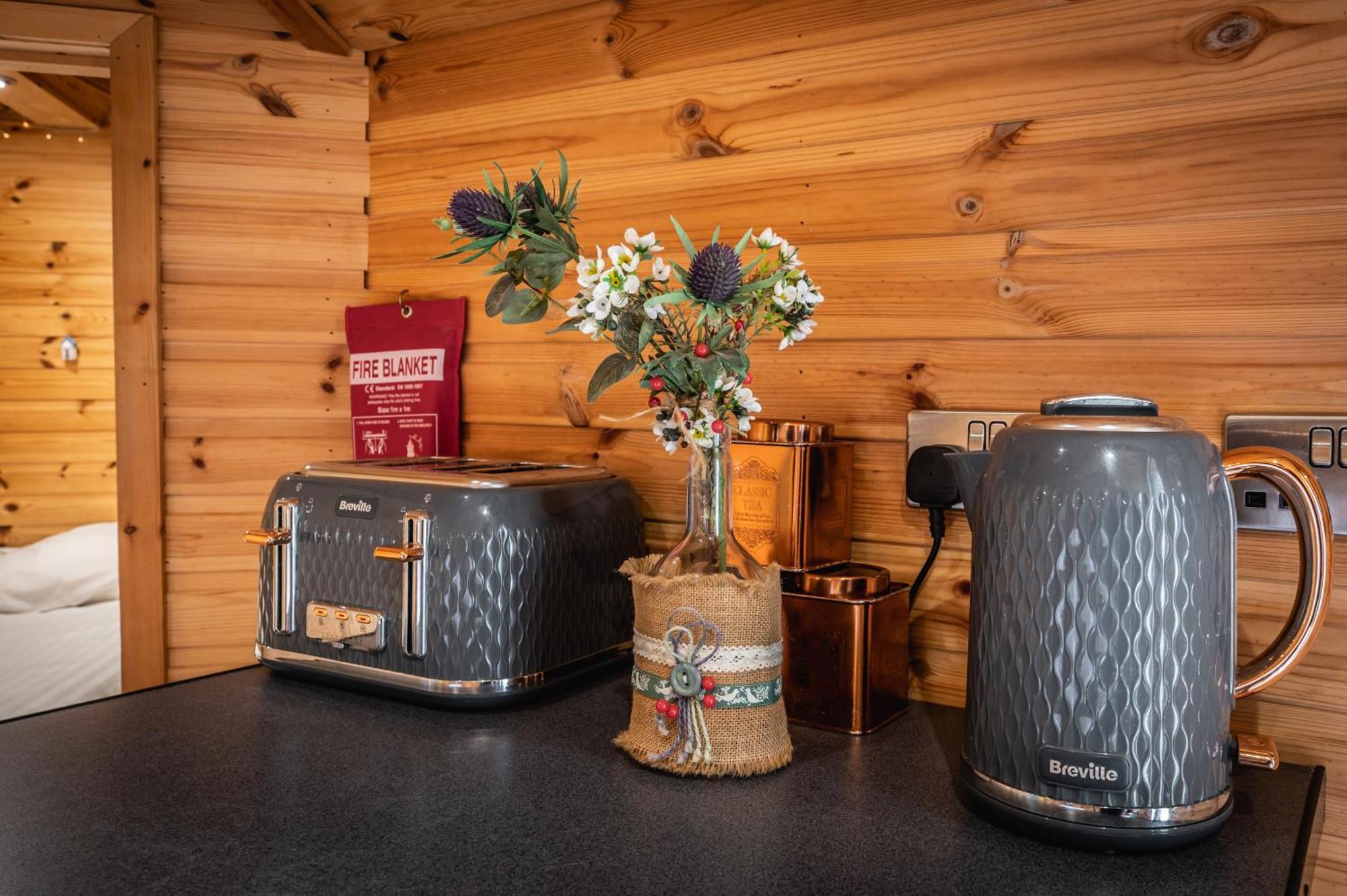 Hotel Delny Glamping And Farm Animals Invergordon Exteriér fotografie