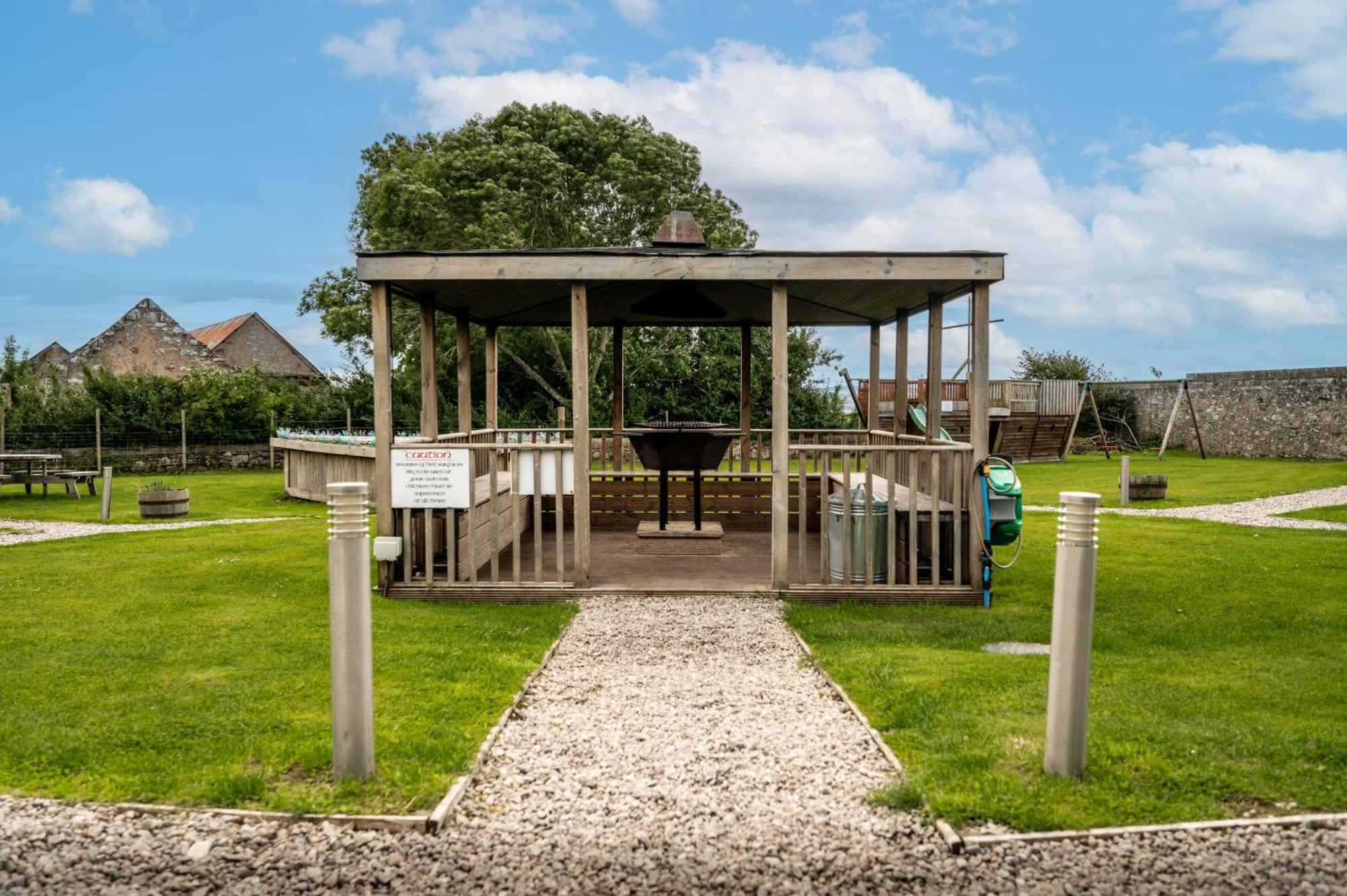 Hotel Delny Glamping And Farm Animals Invergordon Exteriér fotografie