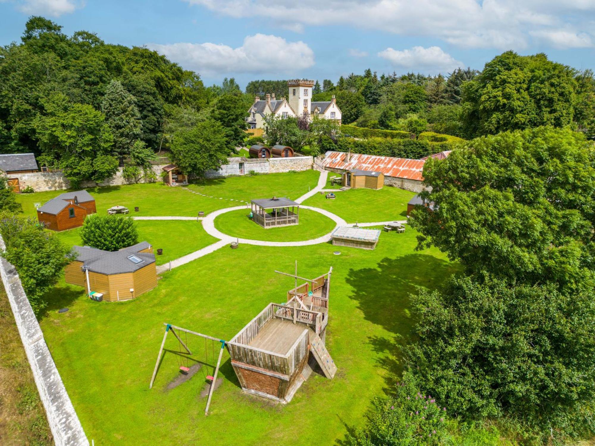 Hotel Delny Glamping And Farm Animals Invergordon Exteriér fotografie